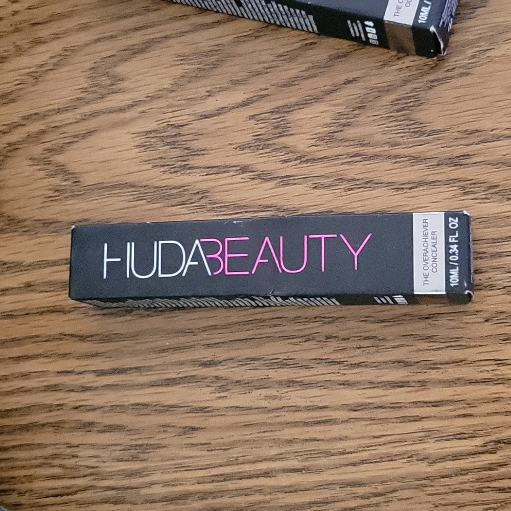 1 Tube of Overachiever Concealer